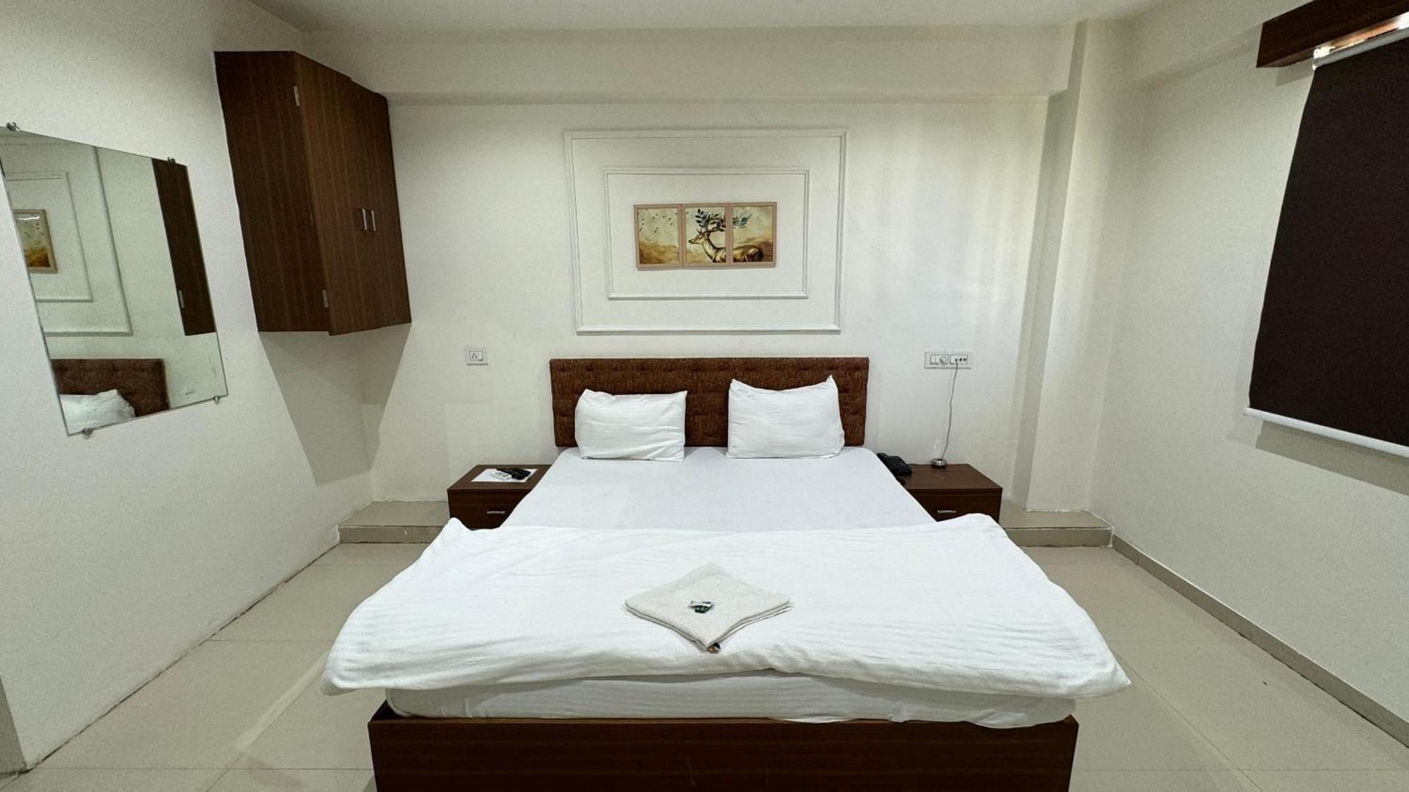 Hotel Palladium Surat Exterior photo