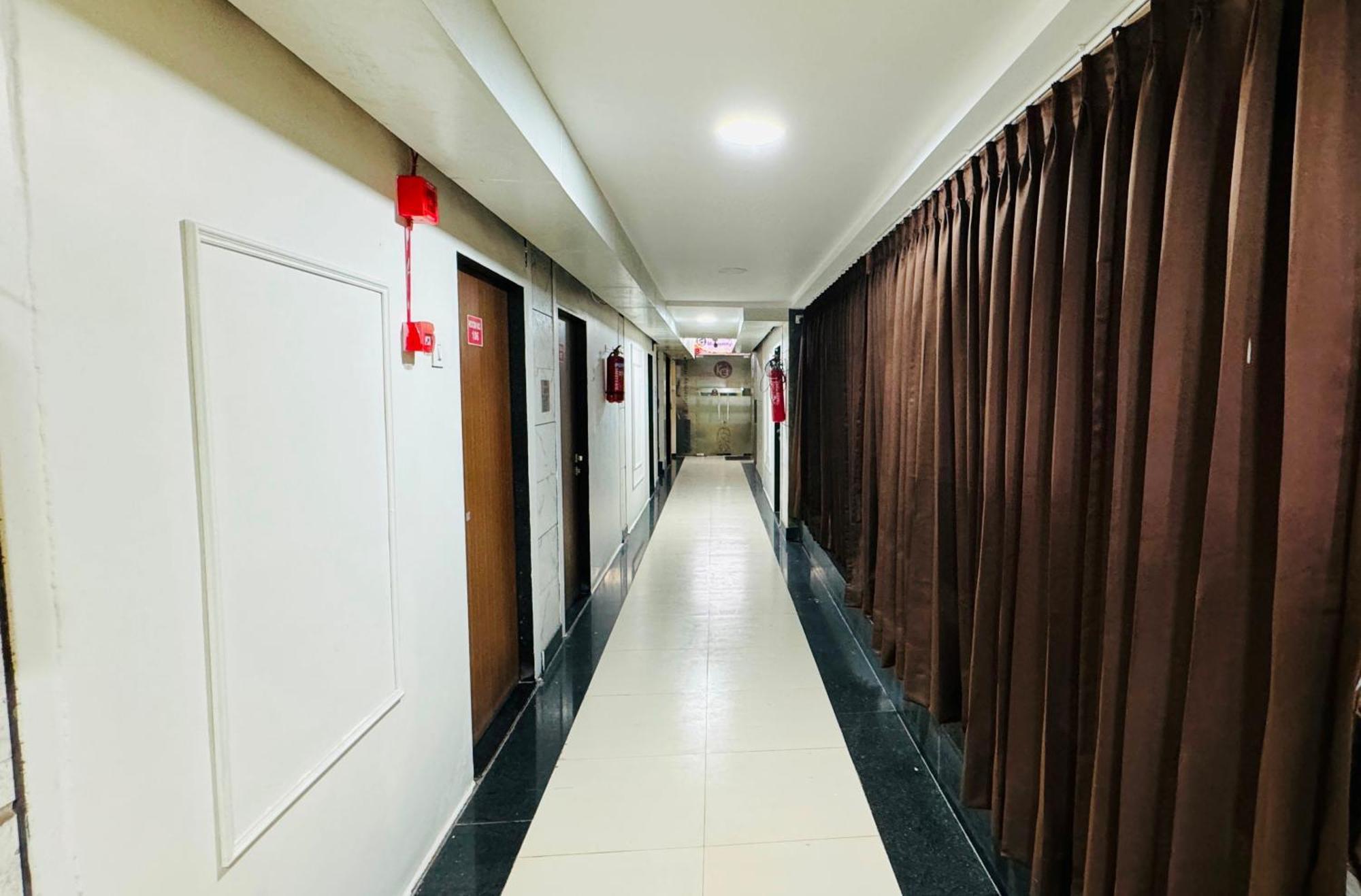 Hotel Palladium Surat Exterior photo