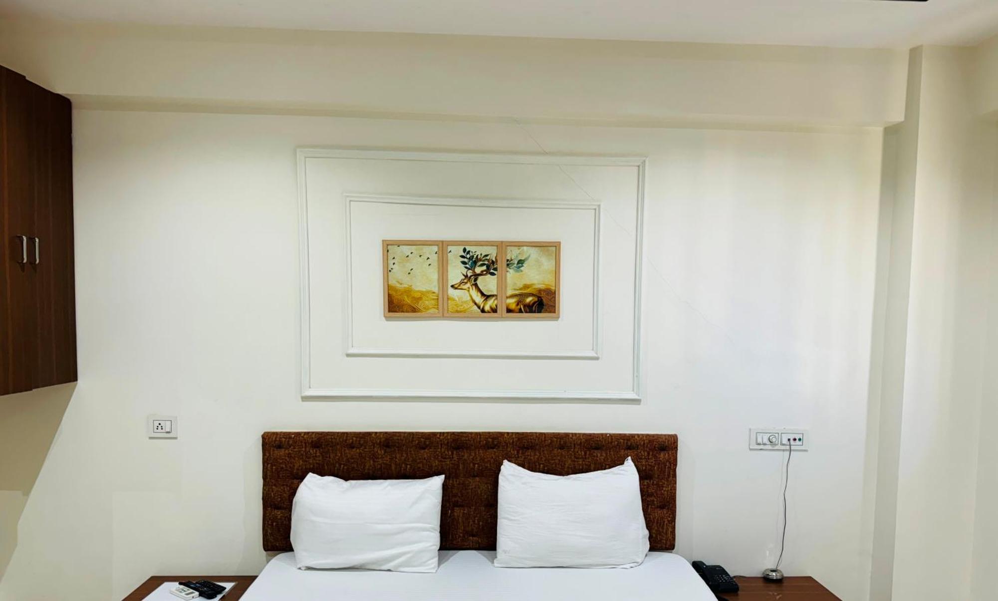 Hotel Palladium Surat Exterior photo