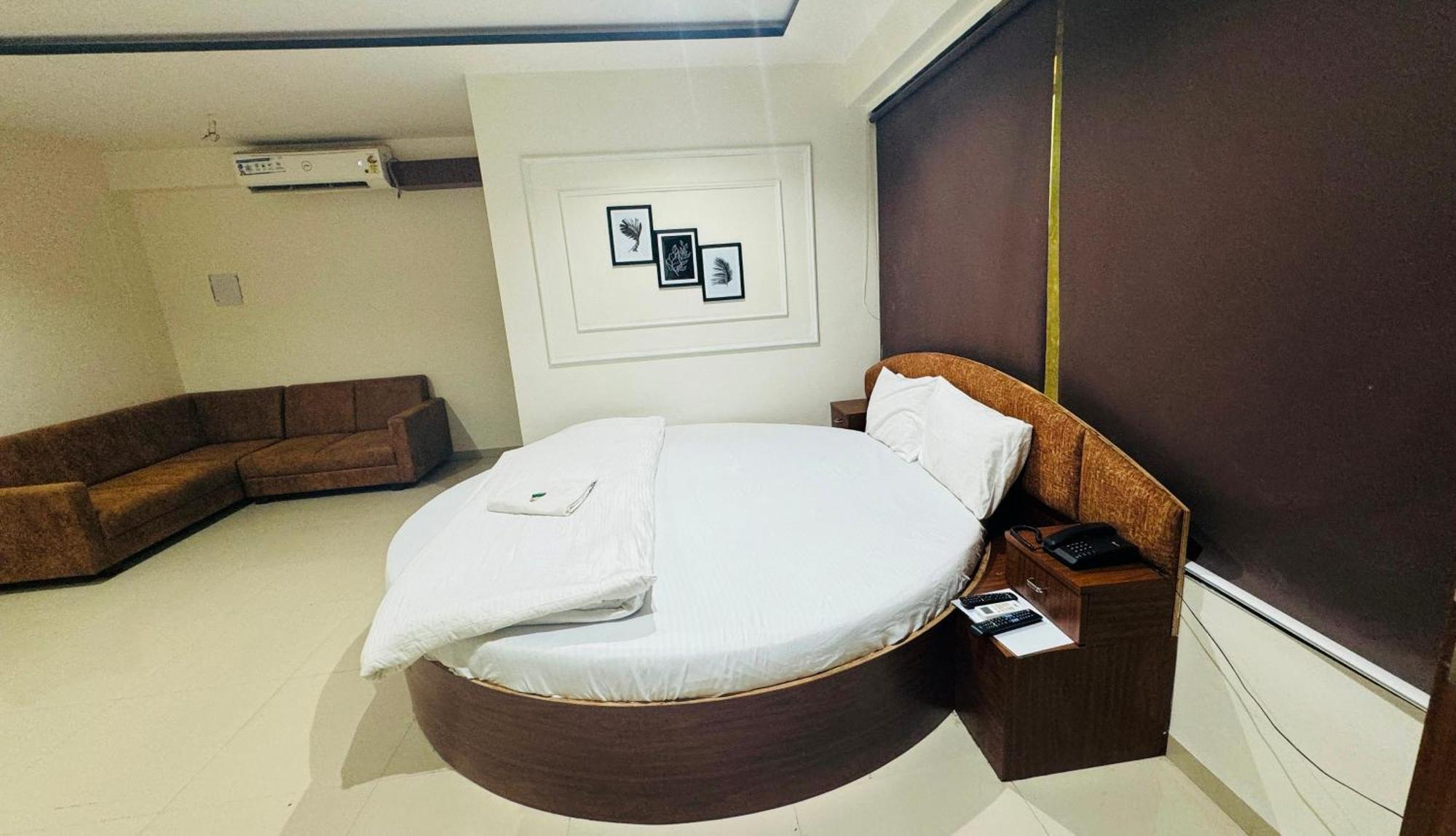 Hotel Palladium Surat Exterior photo
